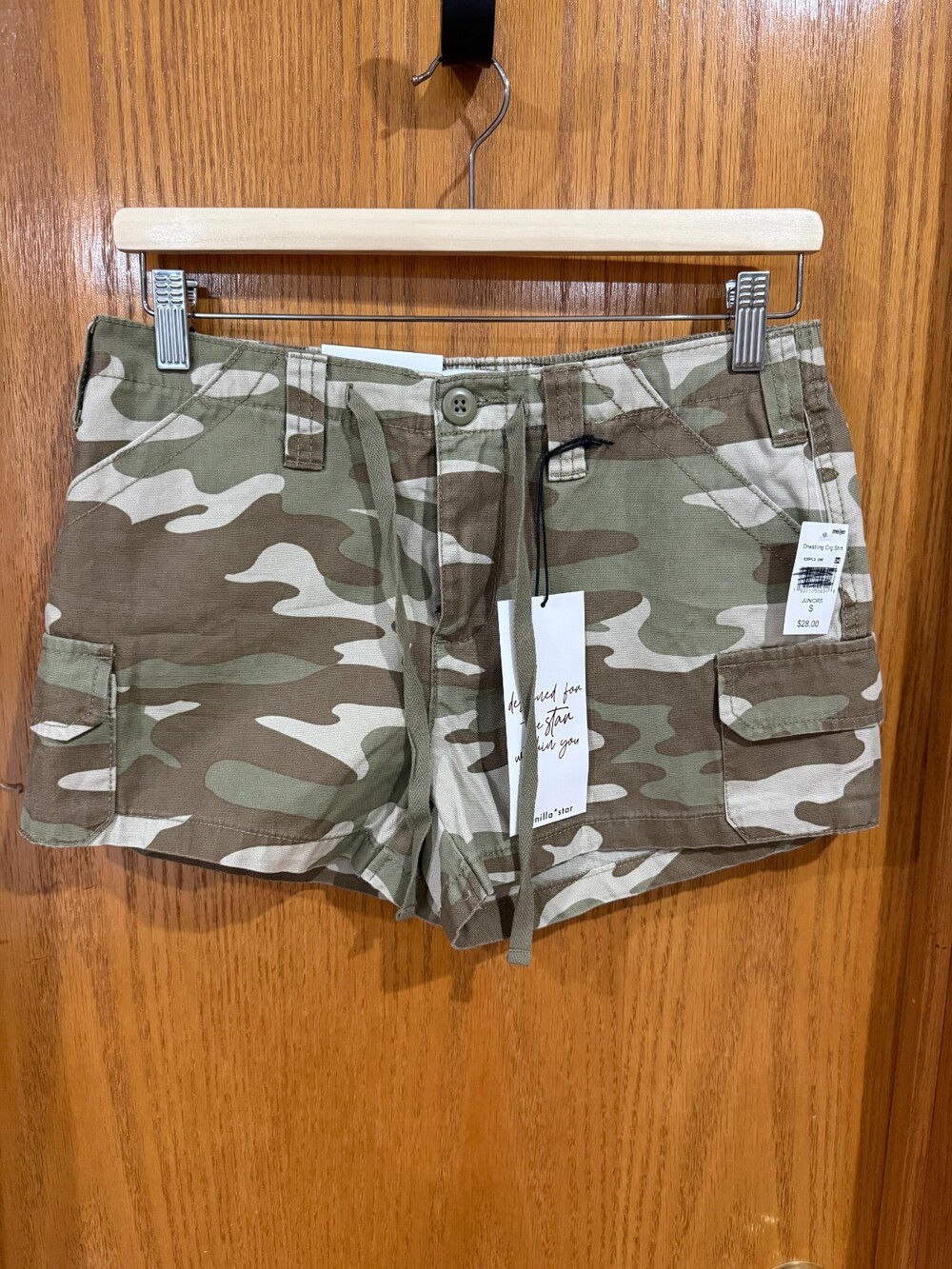 Vanilla Star cargo shorts, camouflage pattern and a drawstring waist, size S